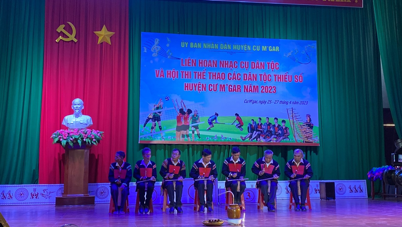 lien hoan nhac cu dan toc (2)